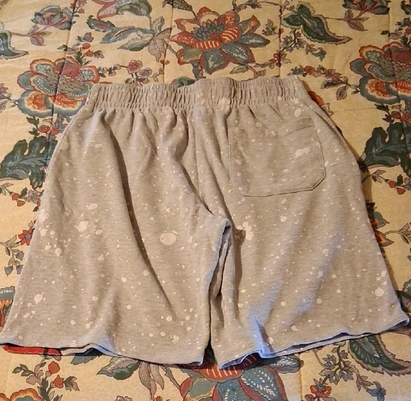 NBA Gray and Red Athletic Shorts with Bulls Design - Picture 7 of 7